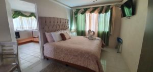 habitacion-victoria-premium-cama-con-decoracion